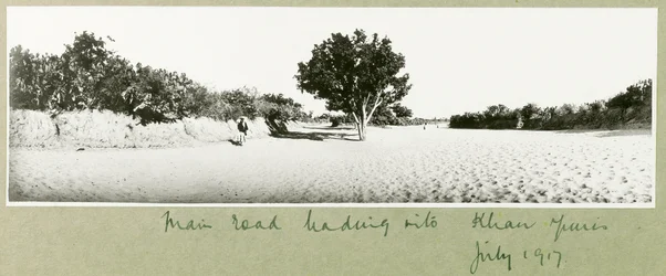 Hovedvejen, der fører ind til Khan Yunis, juli 1917